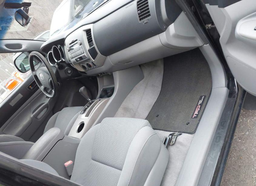 Photo 5 of 2011 Toyota Tacoma DOUBLE CAB (VIN 3TMLU4EN8BM076319)