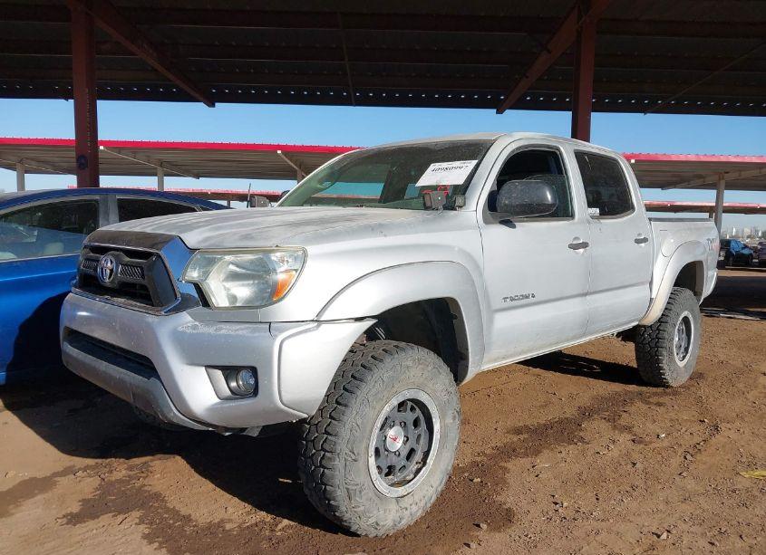 Photo 2 of 2012 Toyota Tacoma DOUBLE CAB (VIN 3TMLU4EN8CM096541)