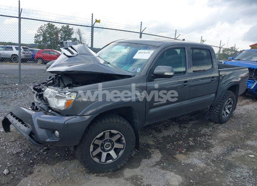 Photo 2 of 2014 Toyota Tacoma BASE V6 (VIN 3TMLU4EN8EM141447)