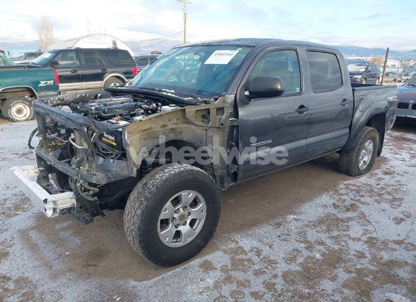 Photo 2 of 2015 Toyota Tacoma DOUBLE CAB/TRD PRO (VIN 3TMLU4EN8FM177785)