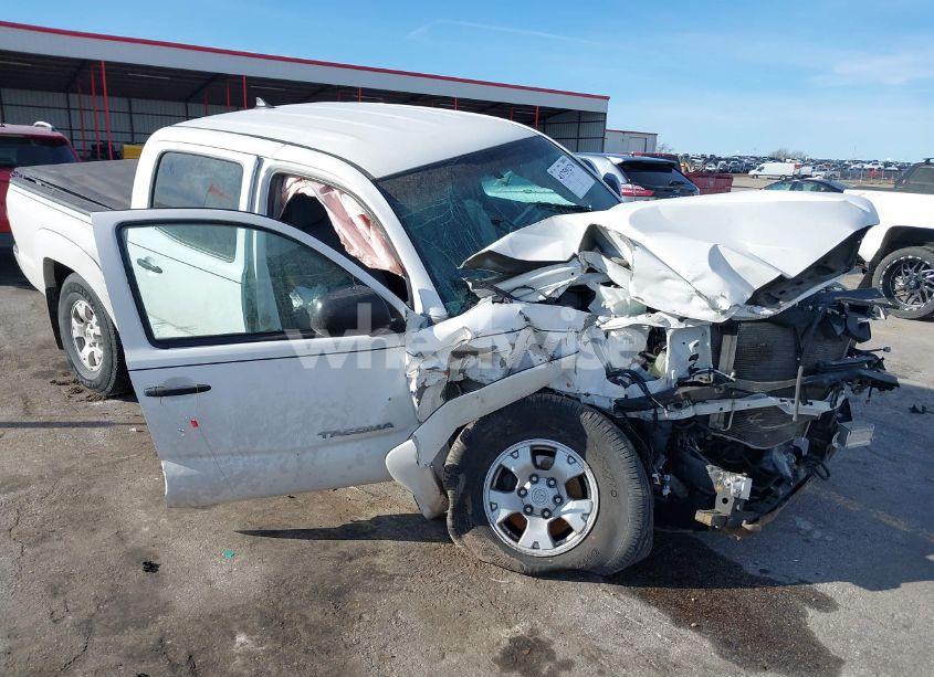 2015 Toyota Tacoma BASE V6 (VIN 3TMLU4EN8FM184297) main photo