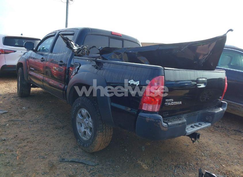 Photo 3 of 2015 Toyota Tacoma BASE V6 (VIN 3TMLU4EN8FM195249)