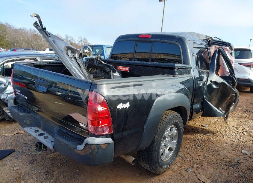 Photo 4 of 2015 Toyota Tacoma BASE V6 (VIN 3TMLU4EN8FM195249)