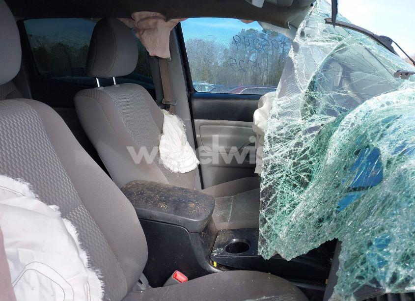 Photo 5 of 2015 Toyota Tacoma BASE V6 (VIN 3TMLU4EN8FM195249)