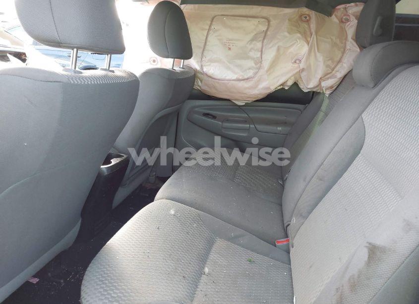 Photo 8 of 2015 Toyota Tacoma BASE V6 (VIN 3TMLU4EN8FM195249)