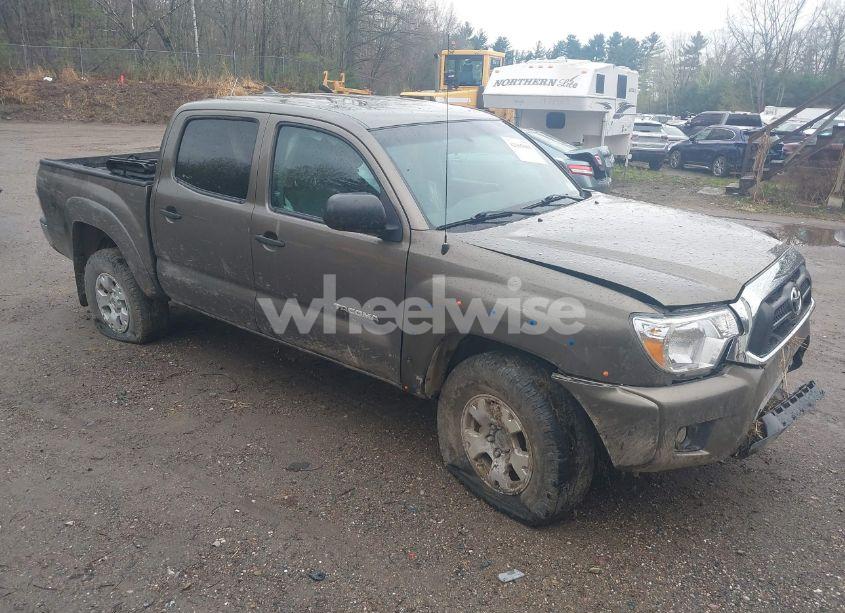 2015 Toyota Tacoma BASE V6 (VIN 3TMLU4EN8FM201891) main photo