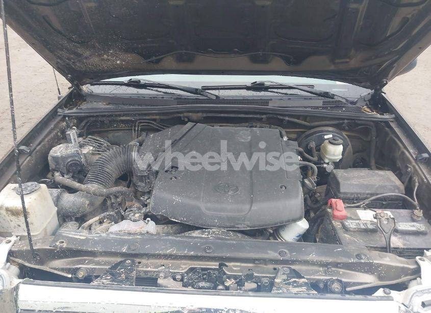 Photo 10 of 2015 Toyota Tacoma BASE V6 (VIN 3TMLU4EN8FM201891)