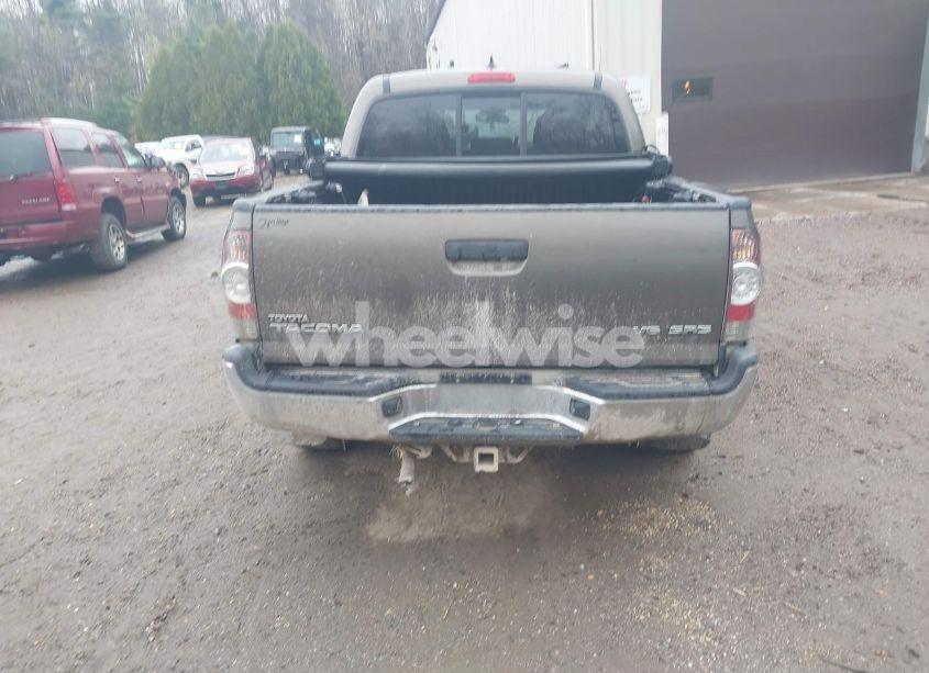Photo 16 of 2015 Toyota Tacoma BASE V6 (VIN 3TMLU4EN8FM201891)