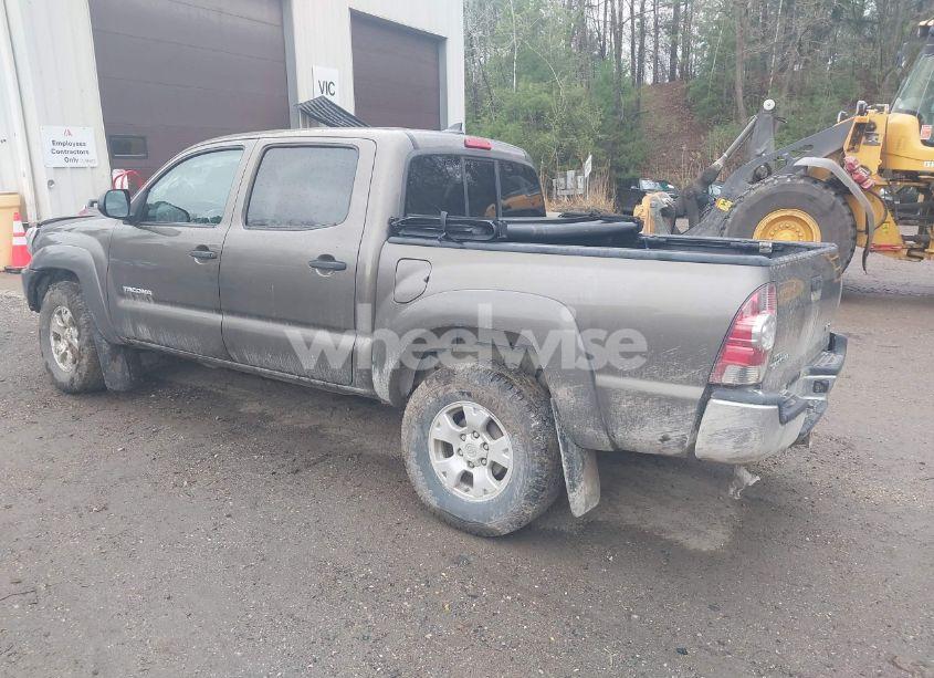 Photo 3 of 2015 Toyota Tacoma BASE V6 (VIN 3TMLU4EN8FM201891)