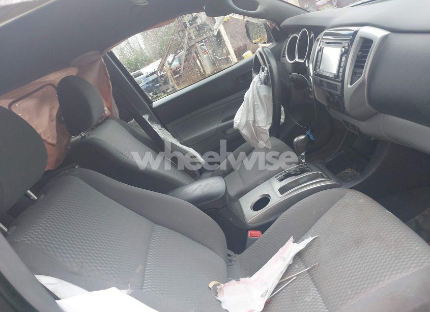 Photo 5 of 2015 Toyota Tacoma BASE V6 (VIN 3TMLU4EN8FM201891)