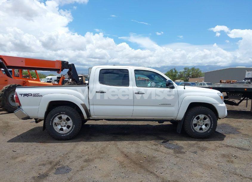 Photo 13 of 2014 Toyota Tacoma BASE V6 (VIN 3TMLU4EN9EM161044)