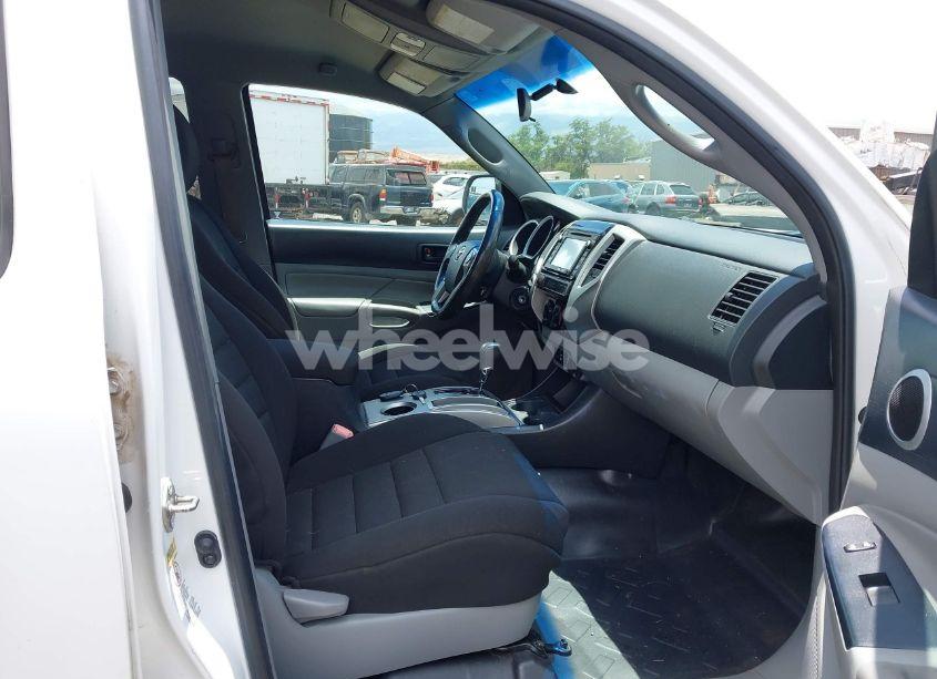 Photo 5 of 2014 Toyota Tacoma BASE V6 (VIN 3TMLU4EN9EM161044)
