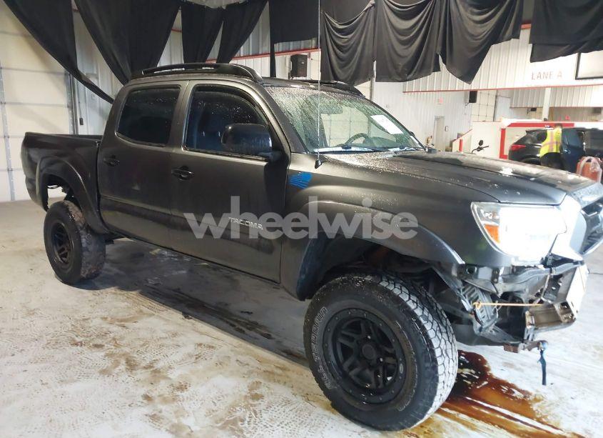 2015 Toyota Tacoma DOUBLE CAB/TRD PRO (VIN 3TMLU4EN9FM164933) main photo