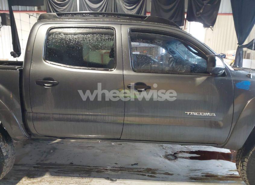 Photo 13 of 2015 Toyota Tacoma DOUBLE CAB/TRD PRO (VIN 3TMLU4EN9FM164933)