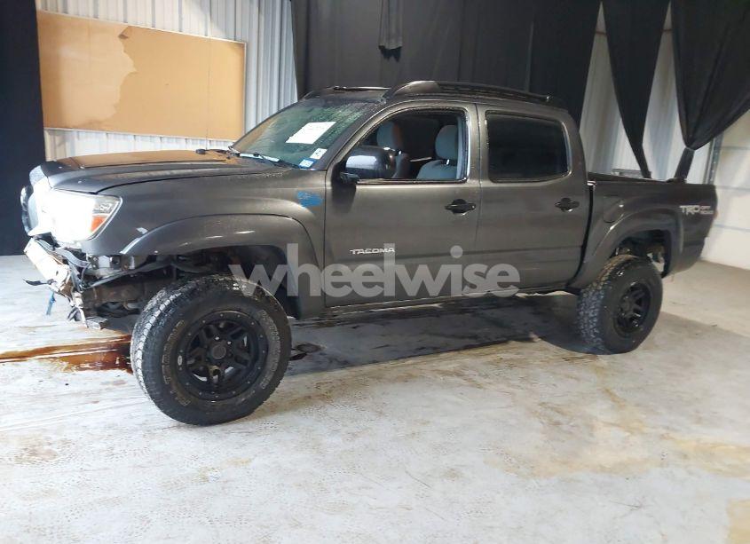 Photo 2 of 2015 Toyota Tacoma DOUBLE CAB/TRD PRO (VIN 3TMLU4EN9FM164933)