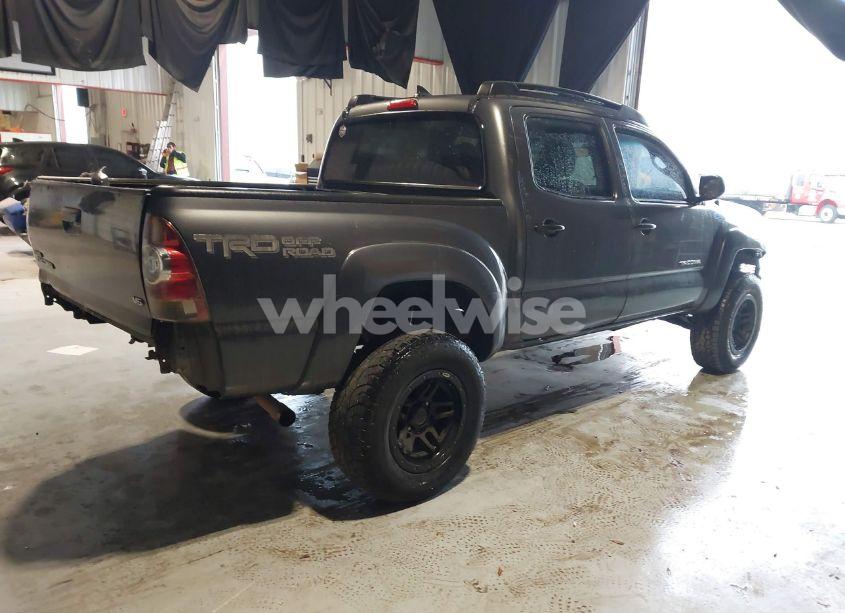 Photo 4 of 2015 Toyota Tacoma DOUBLE CAB/TRD PRO (VIN 3TMLU4EN9FM164933)