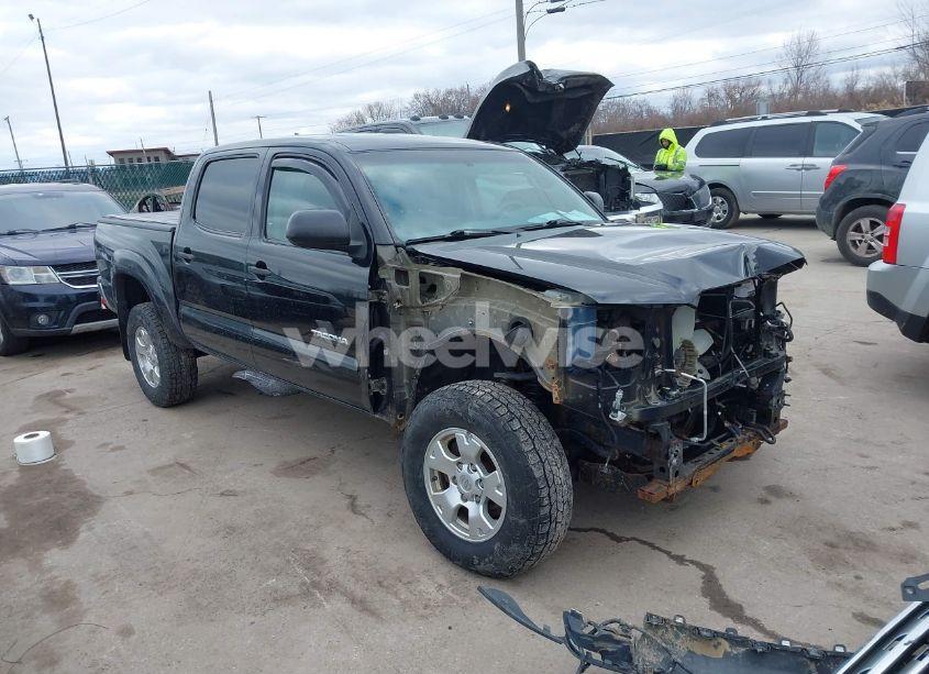 2015 Toyota Tacoma BASE V6 (VIN 3TMLU4EN9FM178959) main photo