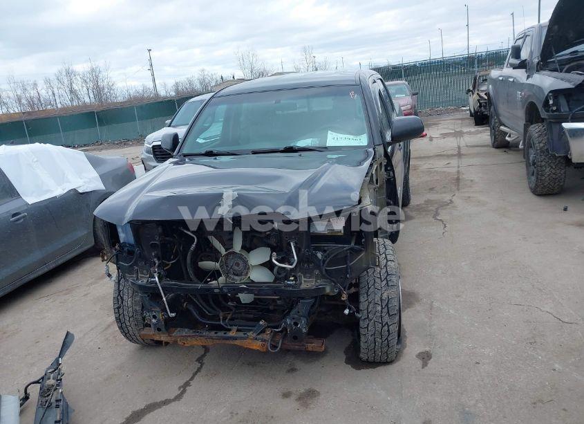 Photo 13 of 2015 Toyota Tacoma BASE V6 (VIN 3TMLU4EN9FM178959)