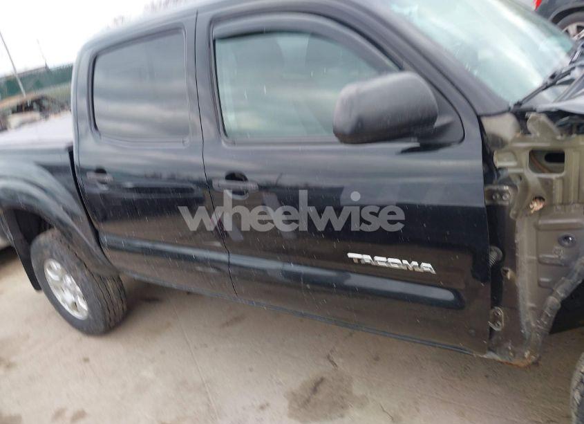Photo 14 of 2015 Toyota Tacoma BASE V6 (VIN 3TMLU4EN9FM178959)