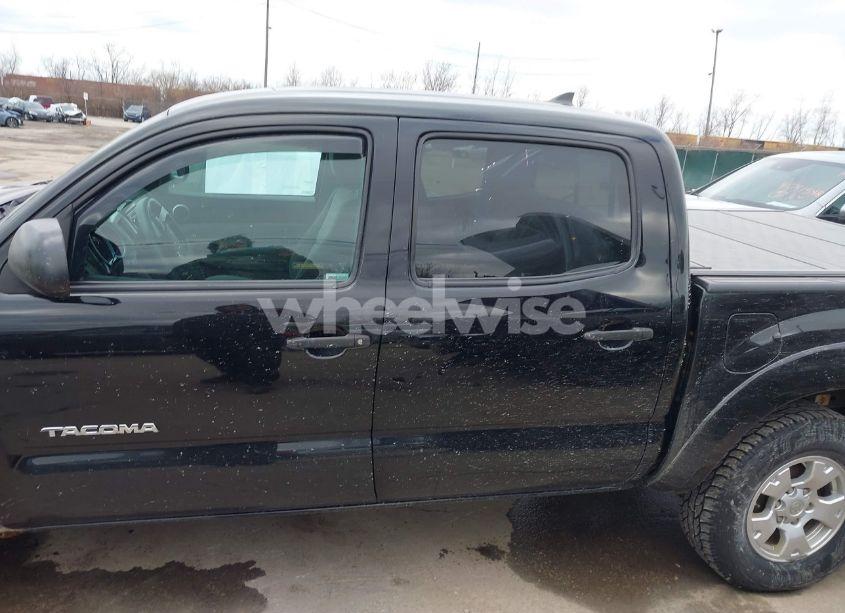 Photo 15 of 2015 Toyota Tacoma BASE V6 (VIN 3TMLU4EN9FM178959)