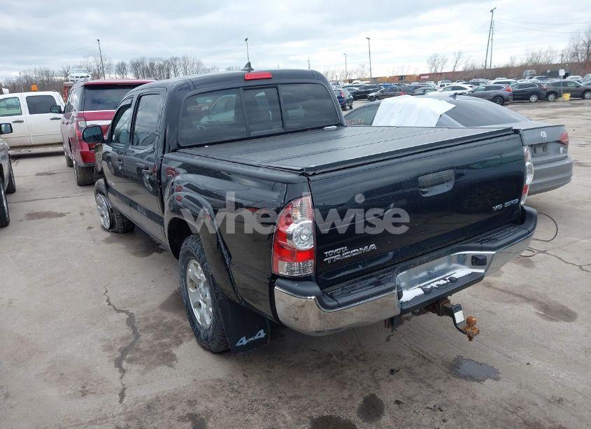 Photo 3 of 2015 Toyota Tacoma BASE V6 (VIN 3TMLU4EN9FM178959)
