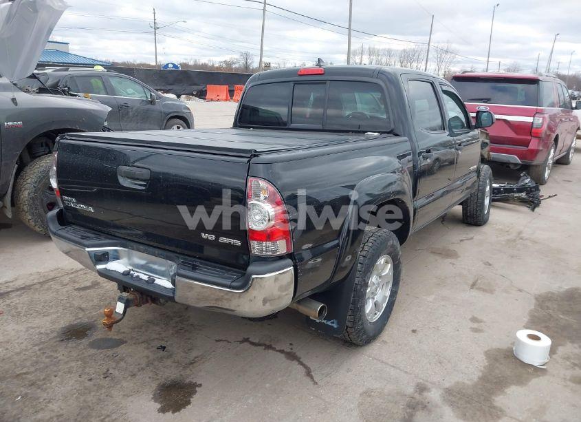 Photo 4 of 2015 Toyota Tacoma BASE V6 (VIN 3TMLU4EN9FM178959)