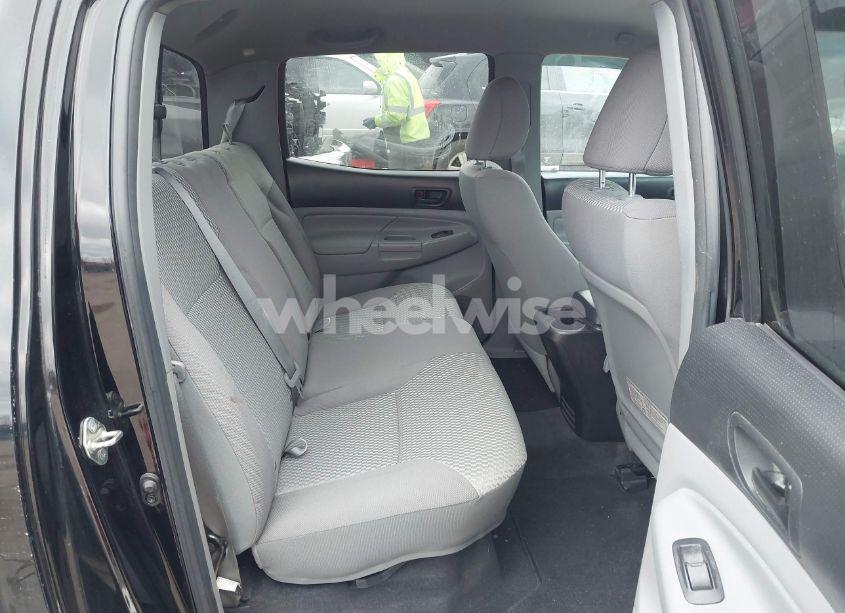 Photo 8 of 2015 Toyota Tacoma BASE V6 (VIN 3TMLU4EN9FM178959)