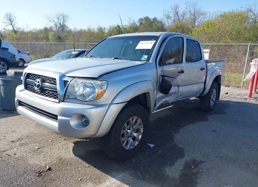 Photo 2 of 2010 Toyota Tacoma BASE V6 (VIN 3TMLU4ENXAM046205)