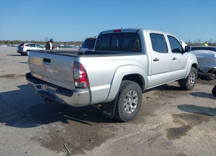 Photo 4 of 2010 Toyota Tacoma BASE V6 (VIN 3TMLU4ENXAM046205)