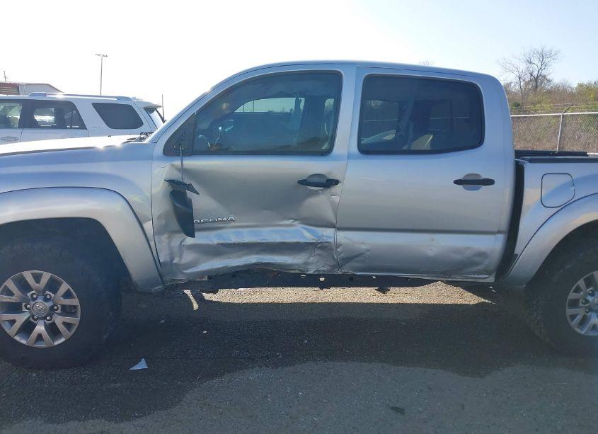 Photo 6 of 2010 Toyota Tacoma BASE V6 (VIN 3TMLU4ENXAM046205)
