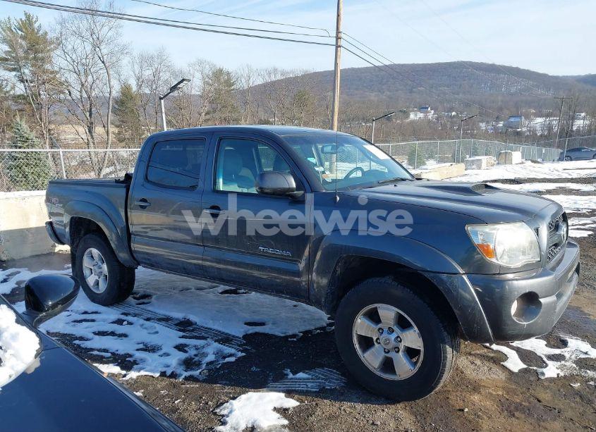 Photo 13 of 2011 Toyota Tacoma DOUBLE CAB (VIN 3TMLU4ENXBM061496)