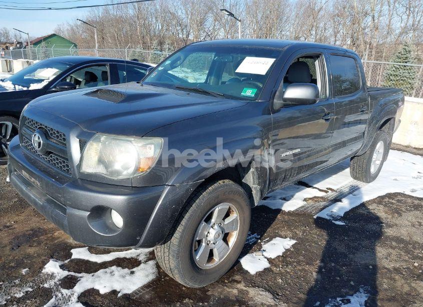 Photo 2 of 2011 Toyota Tacoma DOUBLE CAB (VIN 3TMLU4ENXBM061496)