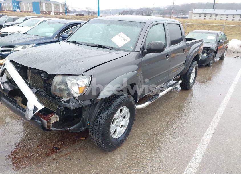 Photo 2 of 2011 Toyota Tacoma DOUBLE CAB (VIN 3TMLU4ENXBM062437)