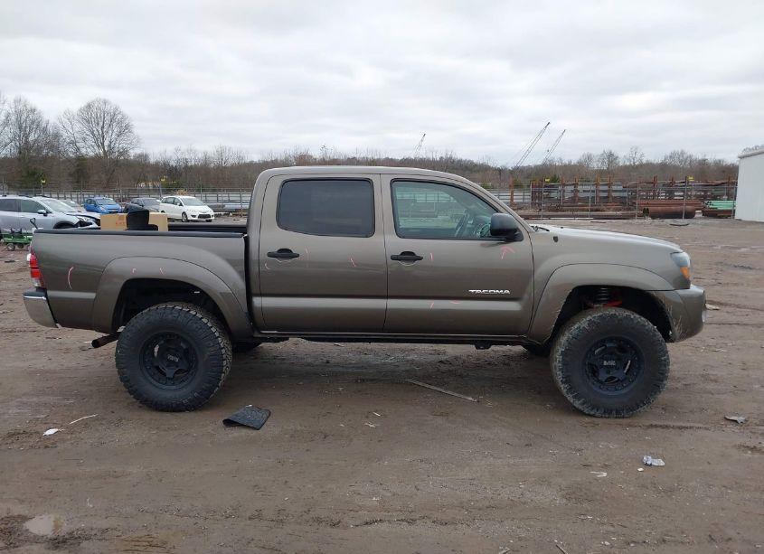 Photo 13 of 2011 Toyota Tacoma DOUBLE CAB (VIN 3TMLU4ENXBM068707)