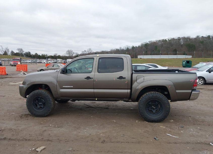 Photo 14 of 2011 Toyota Tacoma DOUBLE CAB (VIN 3TMLU4ENXBM068707)