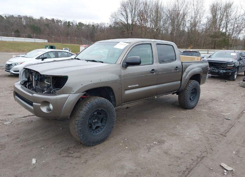 Photo 2 of 2011 Toyota Tacoma DOUBLE CAB (VIN 3TMLU4ENXBM068707)