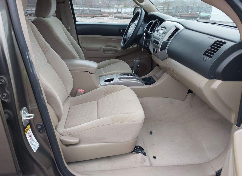 Photo 5 of 2011 Toyota Tacoma DOUBLE CAB (VIN 3TMLU4ENXBM068707)