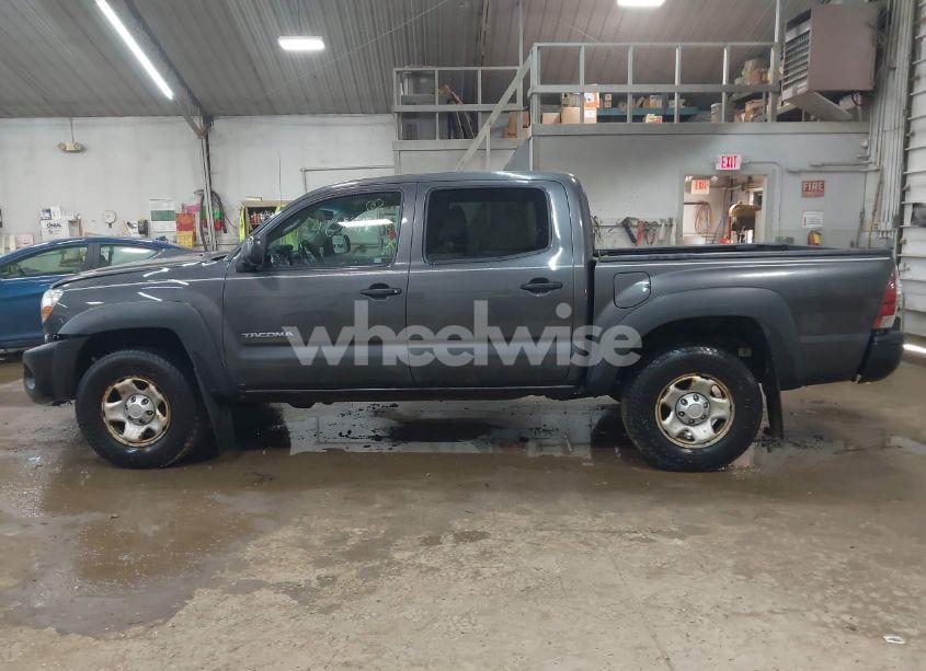 Photo 14 of 2011 Toyota Tacoma BASE V6 (VIN 3TMLU4ENXBM071929)