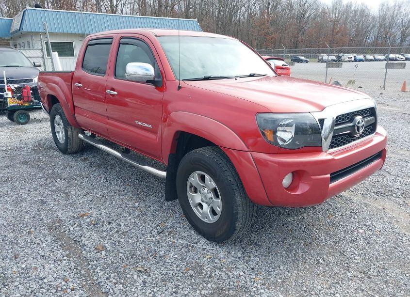 2011 Toyota Tacoma DOUBLE CAB (VIN 3TMLU4ENXBM078945) main photo
