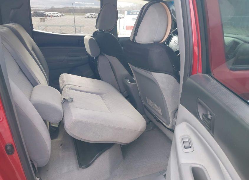 Photo 8 of 2011 Toyota Tacoma DOUBLE CAB (VIN 3TMLU4ENXBM078945)