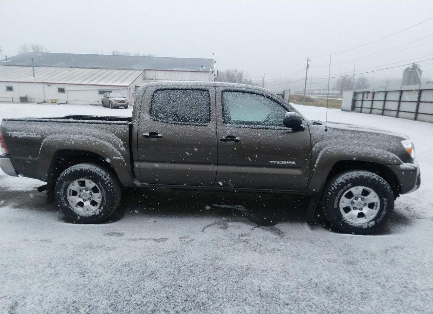 Photo 13 of 2013 Toyota Tacoma DOUBLE CAB (VIN 3TMLU4ENXDM114703)