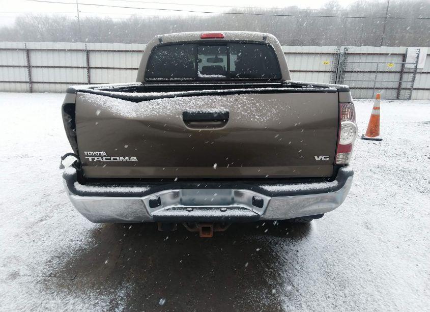 Photo 16 of 2013 Toyota Tacoma DOUBLE CAB (VIN 3TMLU4ENXDM114703)