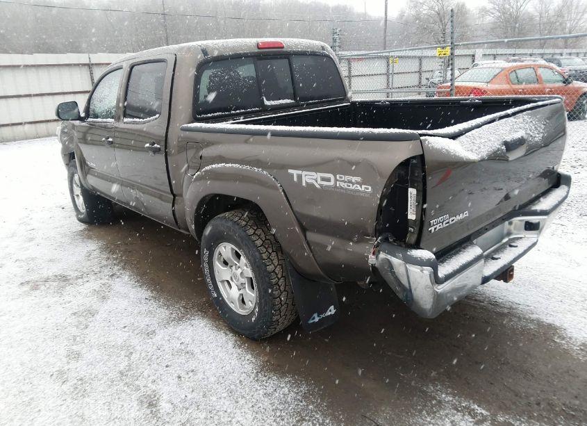 Photo 3 of 2013 Toyota Tacoma DOUBLE CAB (VIN 3TMLU4ENXDM114703)