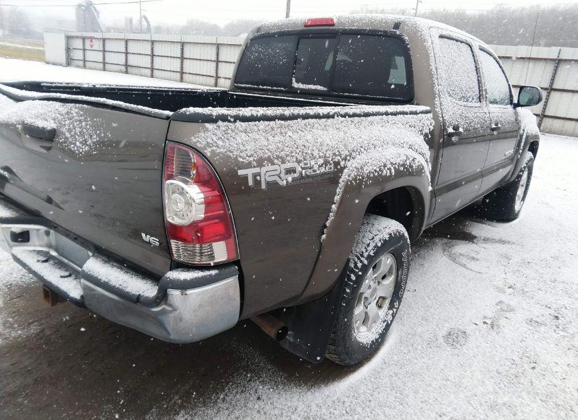Photo 4 of 2013 Toyota Tacoma DOUBLE CAB (VIN 3TMLU4ENXDM114703)
