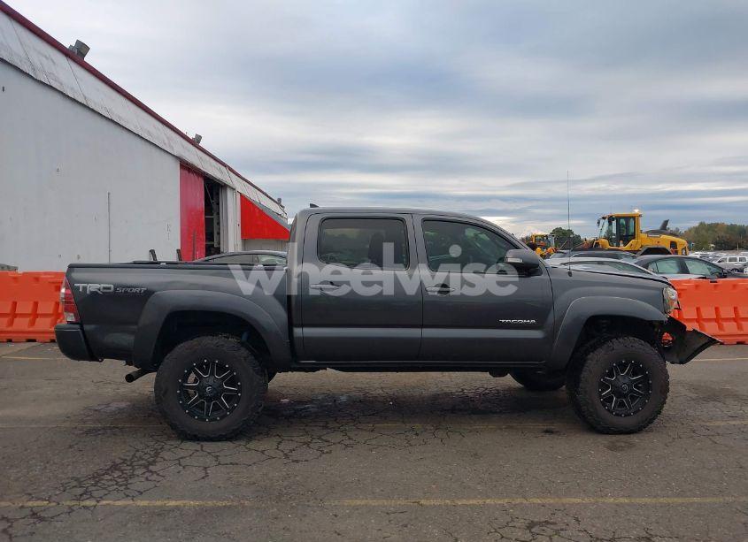 Photo 13 of 2014 Toyota Tacoma BASE V6 (VIN 3TMLU4ENXEM139294)