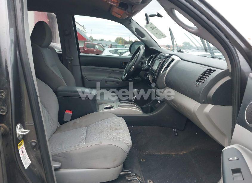 Photo 5 of 2014 Toyota Tacoma BASE V6 (VIN 3TMLU4ENXEM139294)
