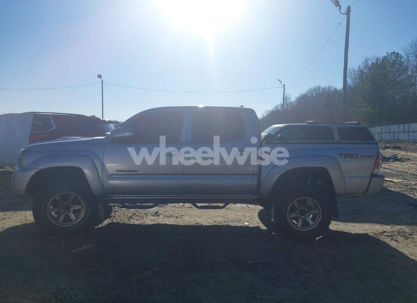 Photo 15 of 2014 Toyota Tacoma DOUBLE CAB (VIN 3TMLU4ENXEM147587)