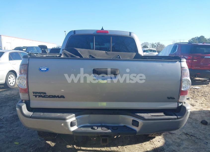 Photo 17 of 2014 Toyota Tacoma DOUBLE CAB (VIN 3TMLU4ENXEM147587)