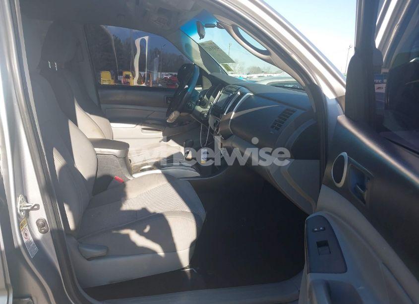 Photo 5 of 2014 Toyota Tacoma DOUBLE CAB (VIN 3TMLU4ENXEM147587)