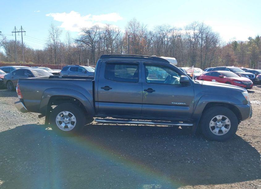 Photo 13 of 2014 Toyota Tacoma BASE V6 (VIN 3TMLU4ENXEM160047)